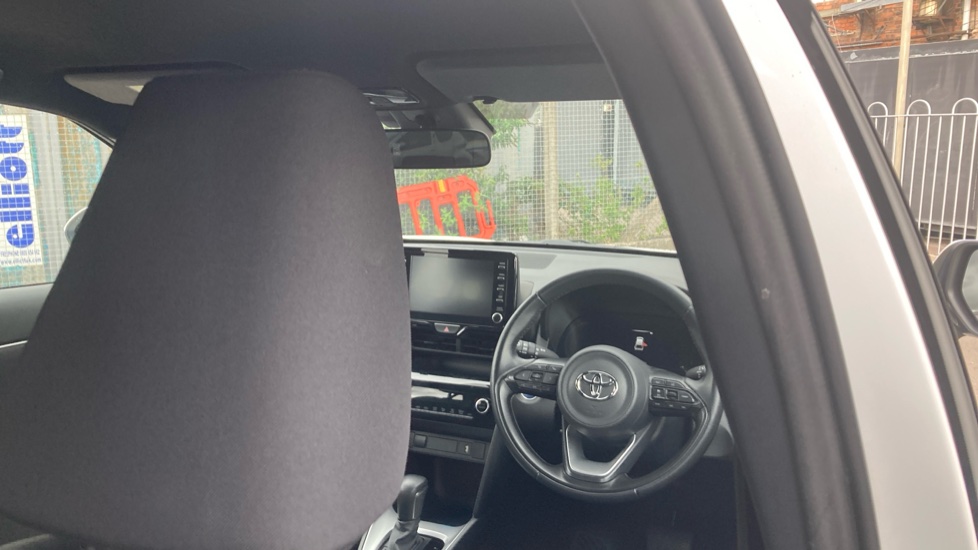 Toyota Yaris Cross 1.5 Hybrid Design 5dr CVT Hybrid Estate - Image 19
