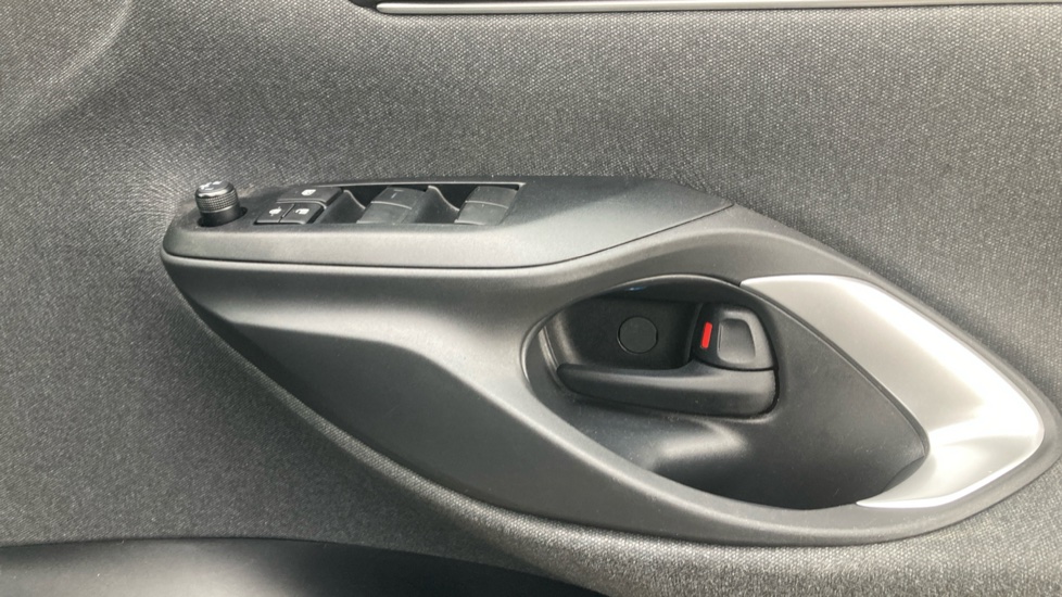 Toyota Yaris Cross 1.5 Hybrid Design 5dr CVT Hybrid Estate - Image 20