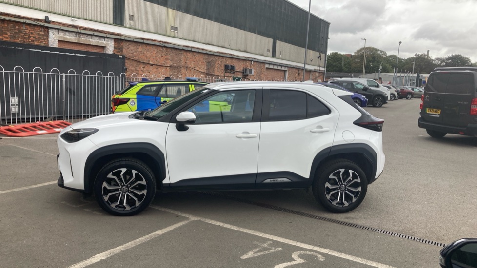 Toyota Yaris Cross 1.5 Hybrid Design 5dr CVT Hybrid Estate - Image 24