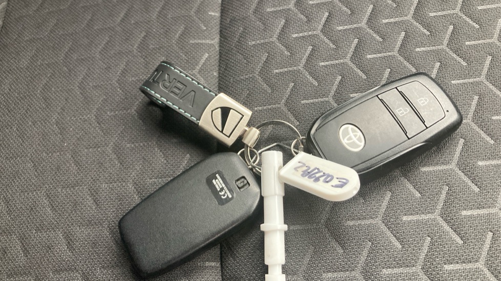Toyota Yaris Cross 1.5 Hybrid Design 5dr CVT Hybrid Estate - Image 28