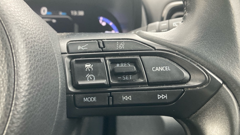 Toyota Yaris Cross 1.5 Hybrid Design 5dr CVT Hybrid Estate - Image 31