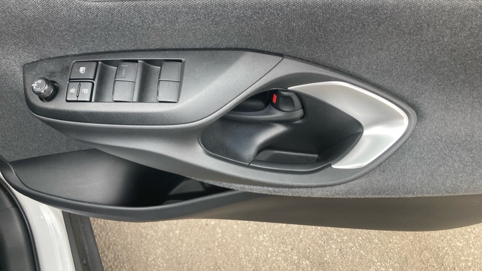 Toyota Yaris Cross 1.5 Hybrid Design 5dr CVT Hybrid Estate - Image 32