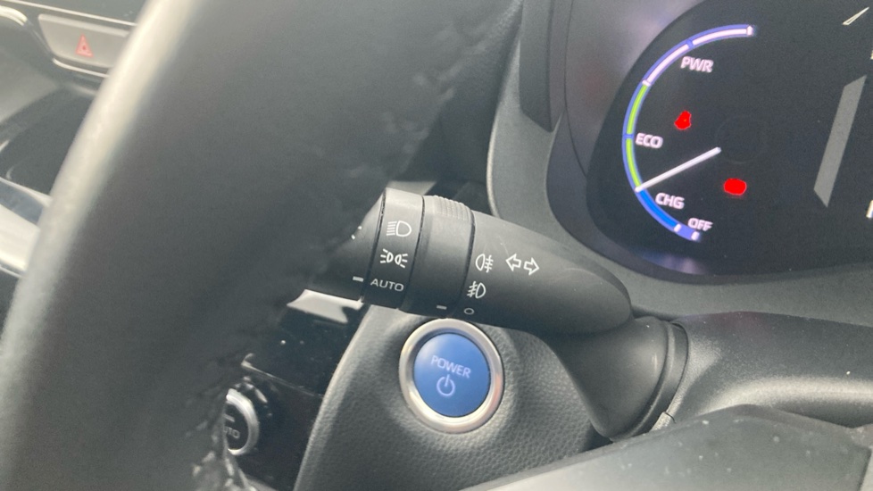 Toyota Yaris Cross 1.5 Hybrid Design 5dr CVT Hybrid Estate - Image 33