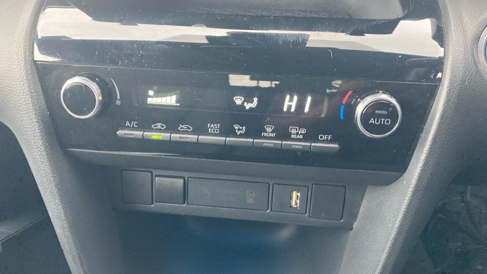 Toyota Yaris Cross 1.5 Hybrid Design 5dr CVT Hybrid Estate - Image 34
