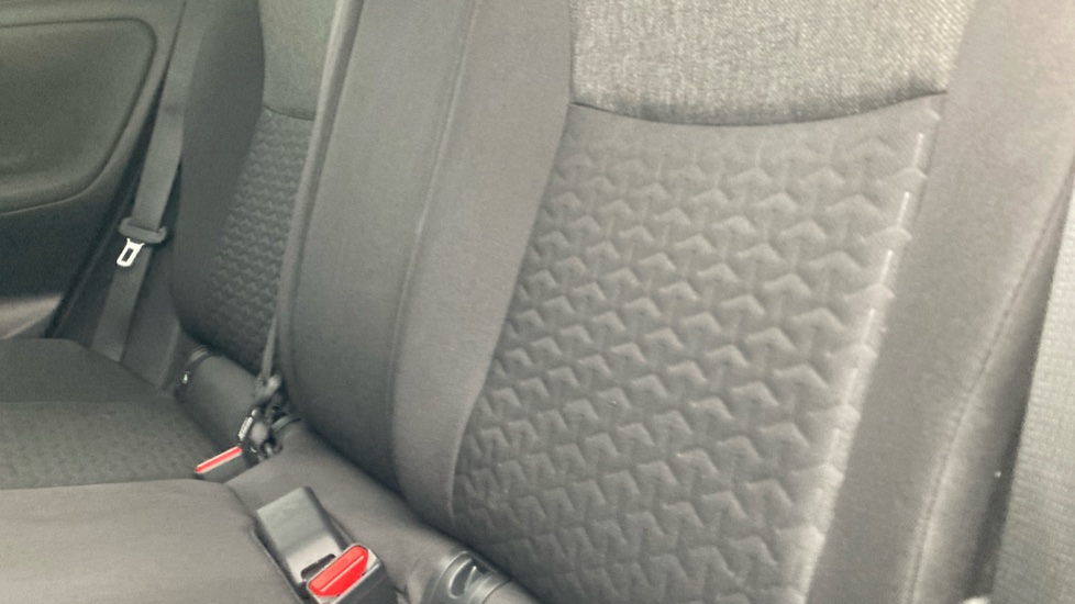 Toyota Yaris Cross 1.5 Hybrid Design 5dr CVT Hybrid Estate - Image 38