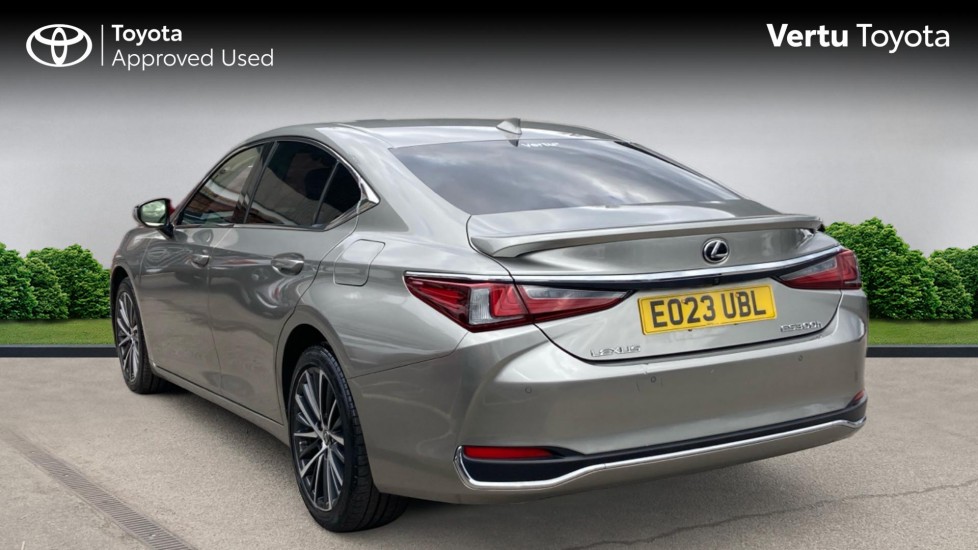 Lexus ES 300h 2.5 4dr CVT Premium Edition Hybrid Saloon - Image 4