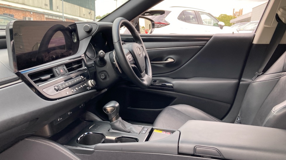Lexus ES 300h 2.5 4dr CVT Premium Edition Hybrid Saloon - Image 5