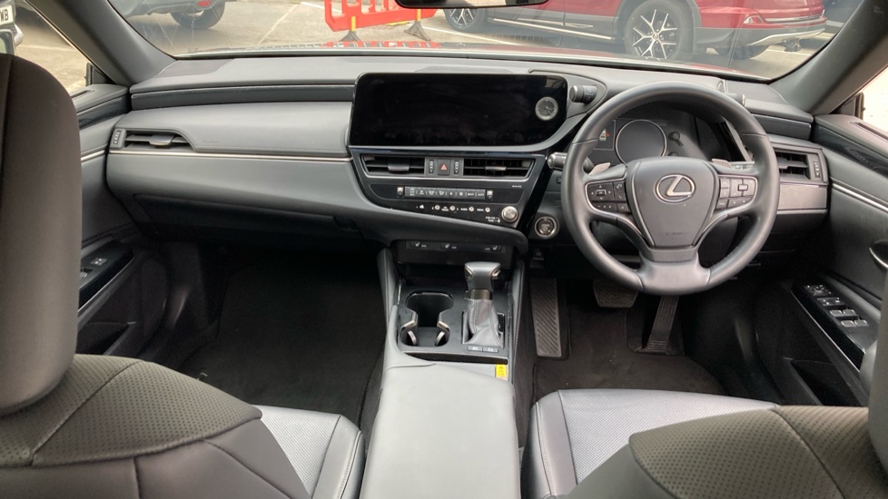Lexus ES 300h 2.5 4dr CVT Premium Edition Hybrid Saloon - Image 6