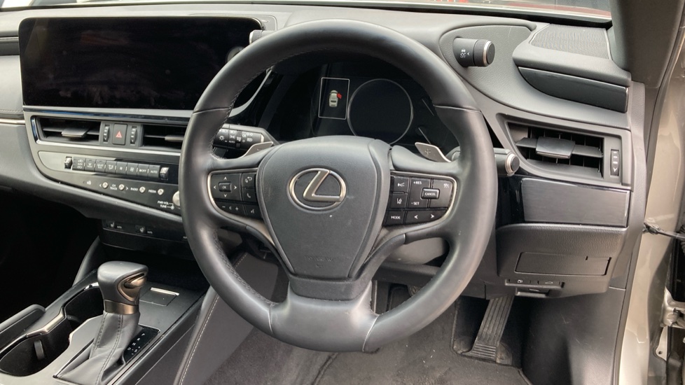 Lexus ES 300h 2.5 4dr CVT Premium Edition Hybrid Saloon - Image 7