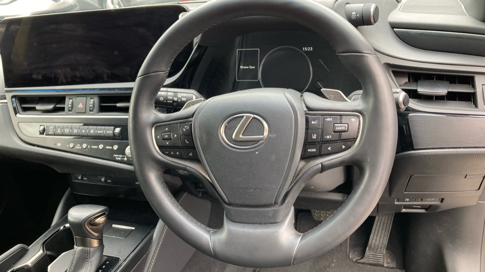Lexus ES 300h 2.5 4dr CVT Premium Edition Hybrid Saloon - Image 10