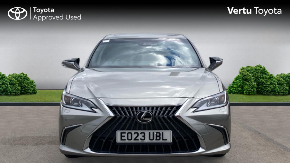 Lexus ES 300h 2.5 4dr CVT Premium Edition Hybrid Saloon - Image 22