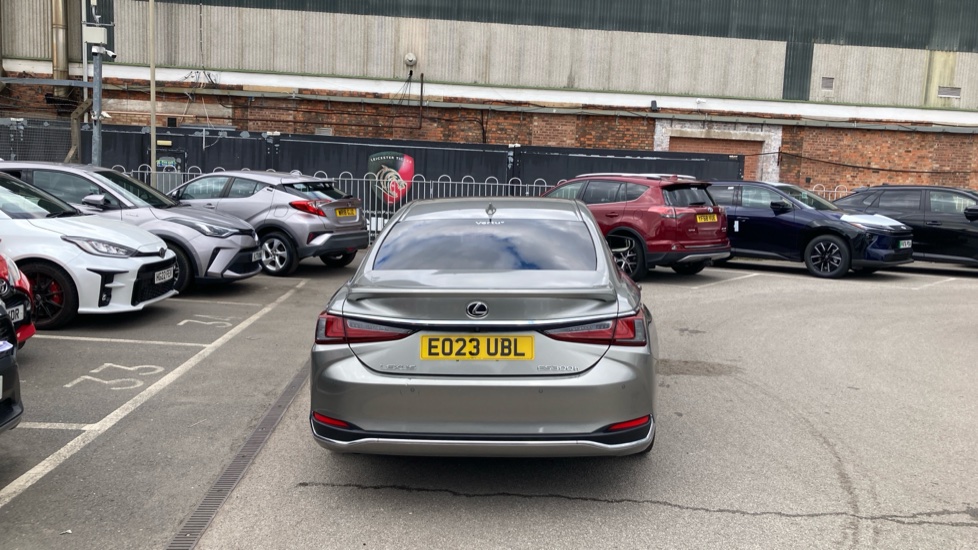 Lexus ES 300h 2.5 4dr CVT Premium Edition Hybrid Saloon - Image 26