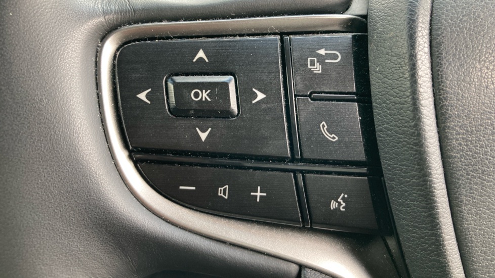 Lexus ES 300h 2.5 4dr CVT Premium Edition Hybrid Saloon - Image 38