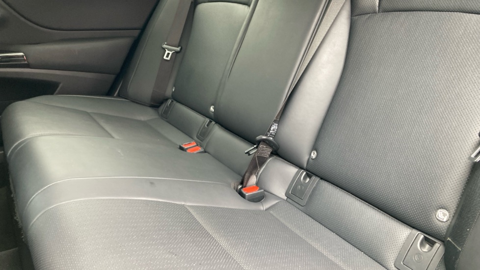 Lexus ES 300h 2.5 4dr CVT Premium Edition Hybrid Saloon - Image 40