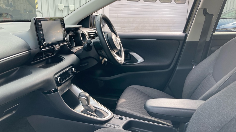 Toyota Yaris 1.5 Hybrid Design 5dr CVT Hybrid Hatchback - Image 5