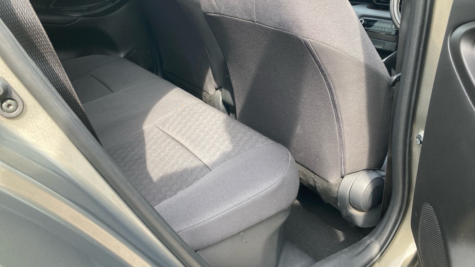 Toyota Yaris 1.5 Hybrid Design 5dr CVT Hybrid Hatchback - Image 8
