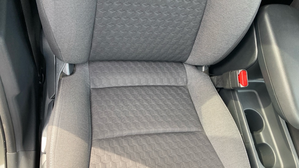 Toyota Yaris 1.5 Hybrid Design 5dr CVT Hybrid Hatchback - Image 14