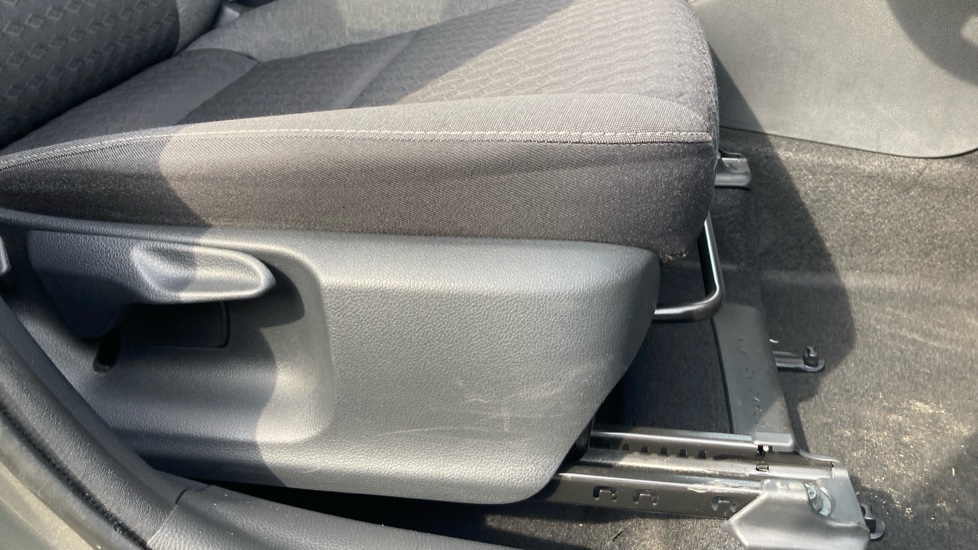 Toyota Yaris 1.5 Hybrid Design 5dr CVT Hybrid Hatchback - Image 17