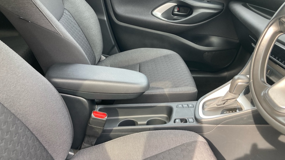 Toyota Yaris 1.5 Hybrid Design 5dr CVT Hybrid Hatchback - Image 18