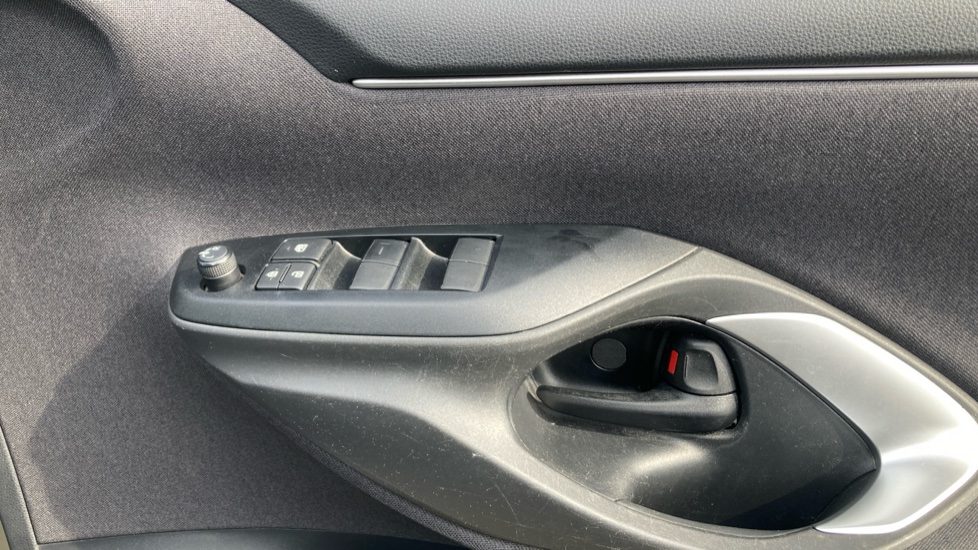 Toyota Yaris 1.5 Hybrid Design 5dr CVT Hybrid Hatchback - Image 20