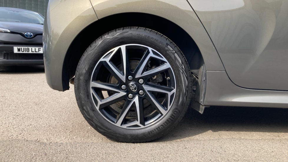 Toyota Yaris 1.5 Hybrid Design 5dr CVT Hybrid Hatchback - Image 25