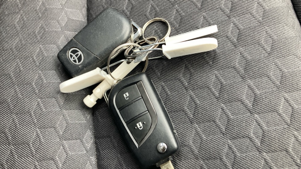 Toyota Yaris 1.5 Hybrid Design 5dr CVT Hybrid Hatchback - Image 28