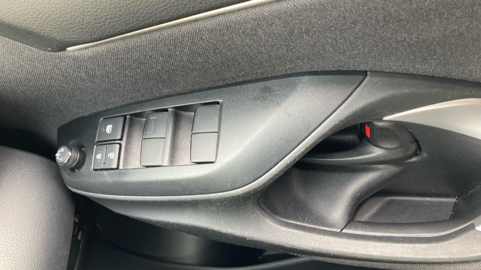 Toyota Yaris 1.5 Hybrid Design 5dr CVT Hybrid Hatchback - Image 29