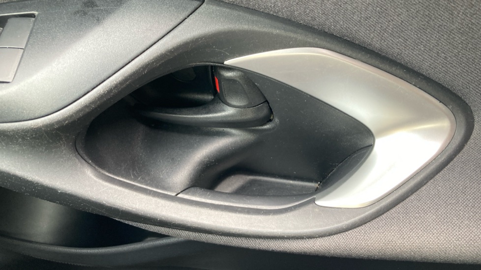 Toyota Yaris 1.5 Hybrid Design 5dr CVT Hybrid Hatchback - Image 31
