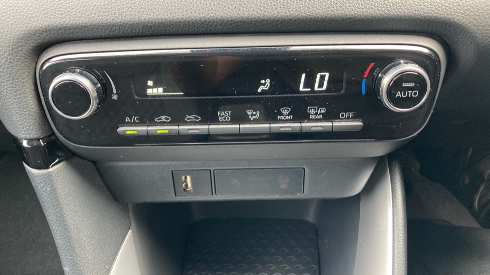 Toyota Yaris 1.5 Hybrid Design 5dr CVT Hybrid Hatchback - Image 33