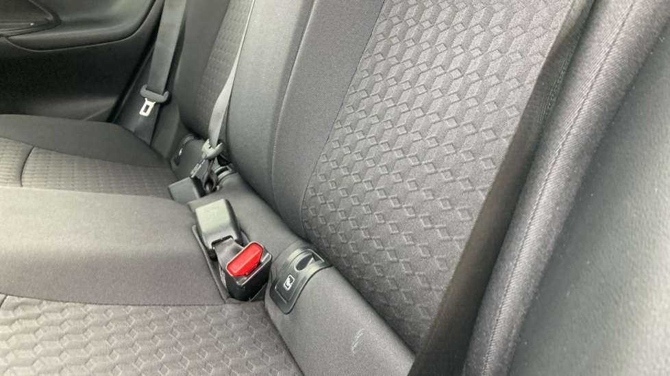 Toyota Yaris 1.5 Hybrid Design 5dr CVT Hybrid Hatchback - Image 38