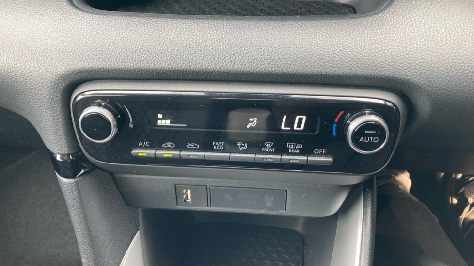 Toyota Yaris 1.5 Hybrid Design 5dr CVT Hybrid Hatchback - Image 45