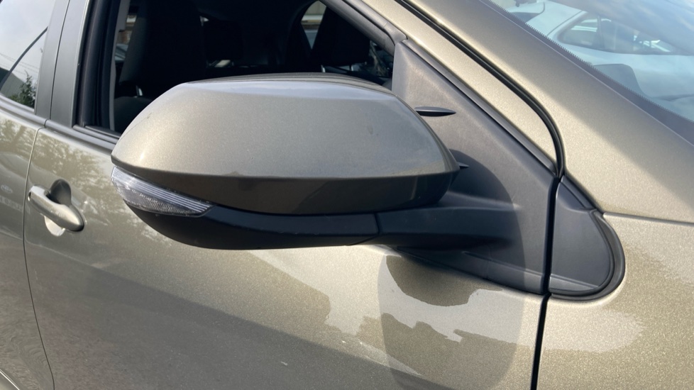 Toyota Yaris 1.5 Hybrid Design 5dr CVT Hybrid Hatchback - Image 47