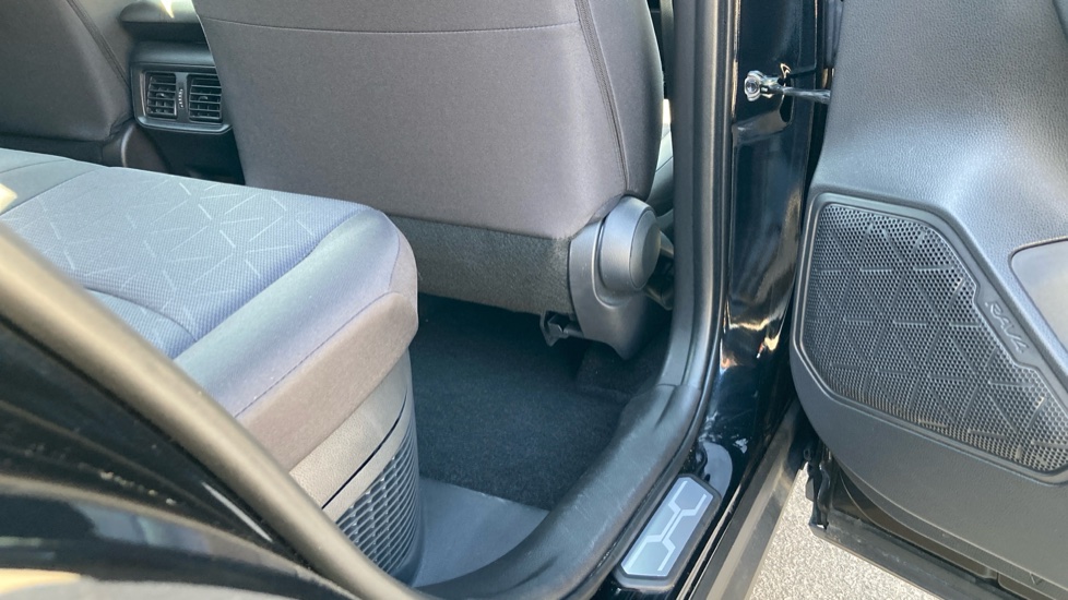 Toyota RAV4 2.5 VVT-i Hybrid Design 5dr CVT 2WD Hybrid Estate - Image 8