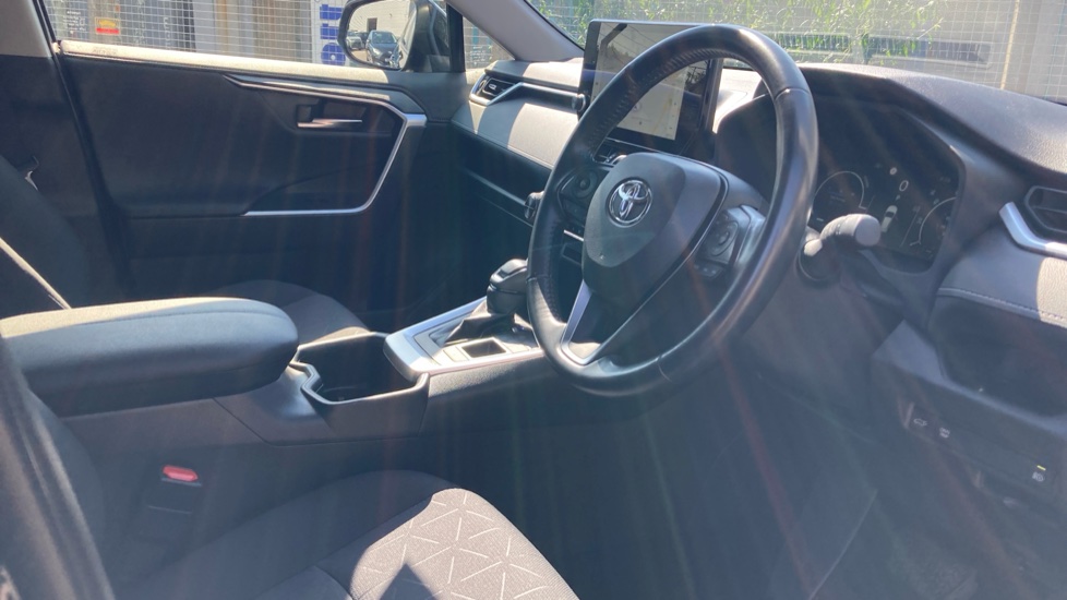 Toyota RAV4 2.5 VVT-i Hybrid Design 5dr CVT 2WD Hybrid Estate - Image 12
