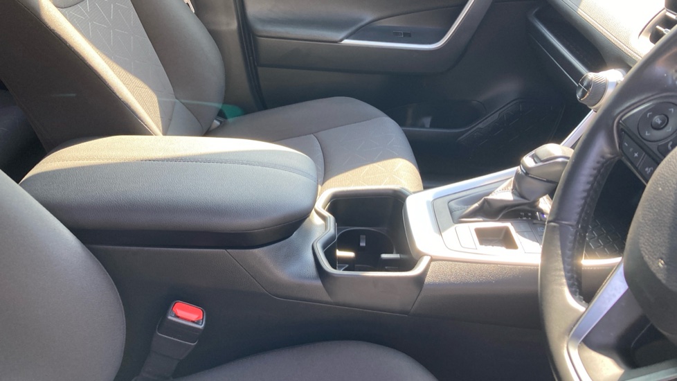 Toyota RAV4 2.5 VVT-i Hybrid Design 5dr CVT 2WD Hybrid Estate - Image 18