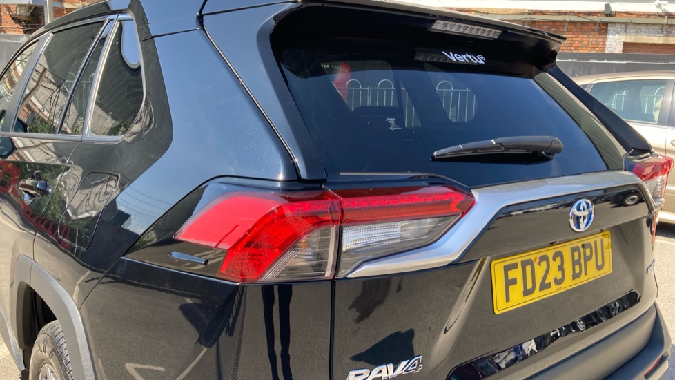 Toyota RAV4 2.5 VVT-i Hybrid Design 5dr CVT 2WD Hybrid Estate - Image 21
