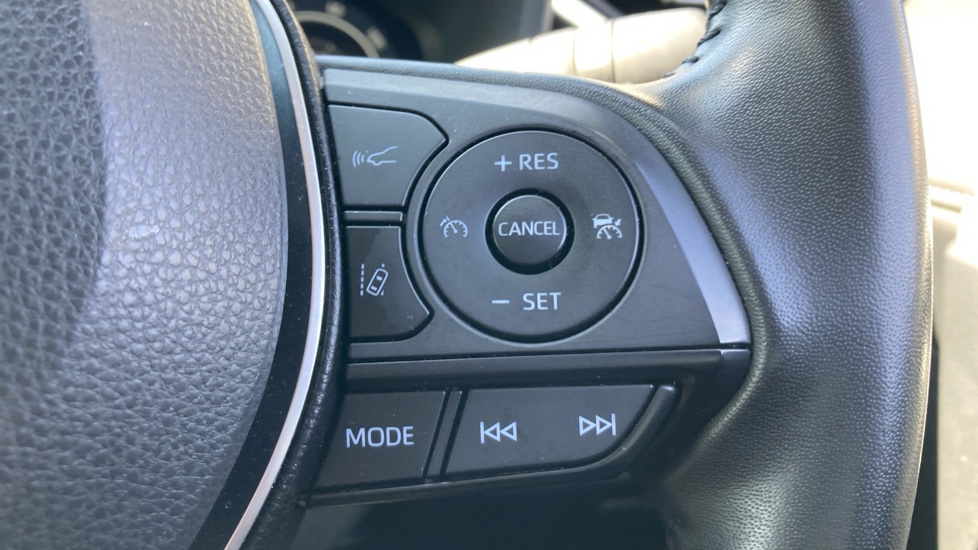 Toyota RAV4 2.5 VVT-i Hybrid Design 5dr CVT 2WD Hybrid Estate - Image 30