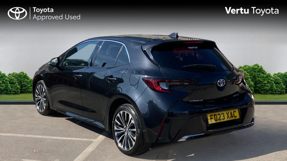 Toyota Corolla 2.0 Hybrid Design 5dr CVT Hybrid Hatchback - Image 4