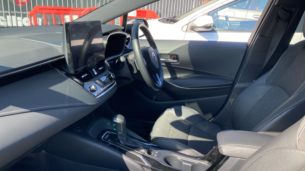 Toyota Corolla 2.0 Hybrid Design 5dr CVT Hybrid Hatchback - Image 5