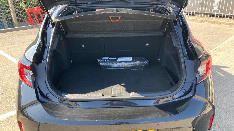 Toyota Corolla 2.0 Hybrid Design 5dr CVT Hybrid Hatchback - Image 13