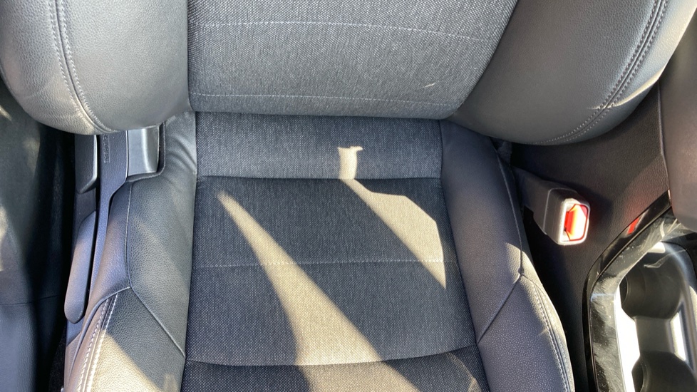 Toyota Corolla 2.0 Hybrid Design 5dr CVT Hybrid Hatchback - Image 14