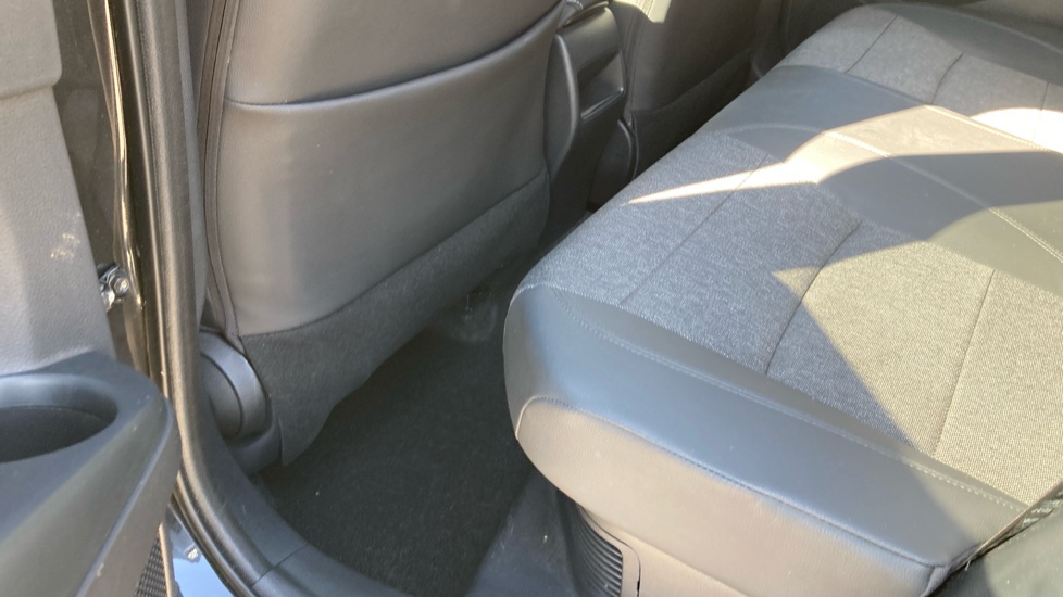 Toyota Corolla 2.0 Hybrid Design 5dr CVT Hybrid Hatchback - Image 15