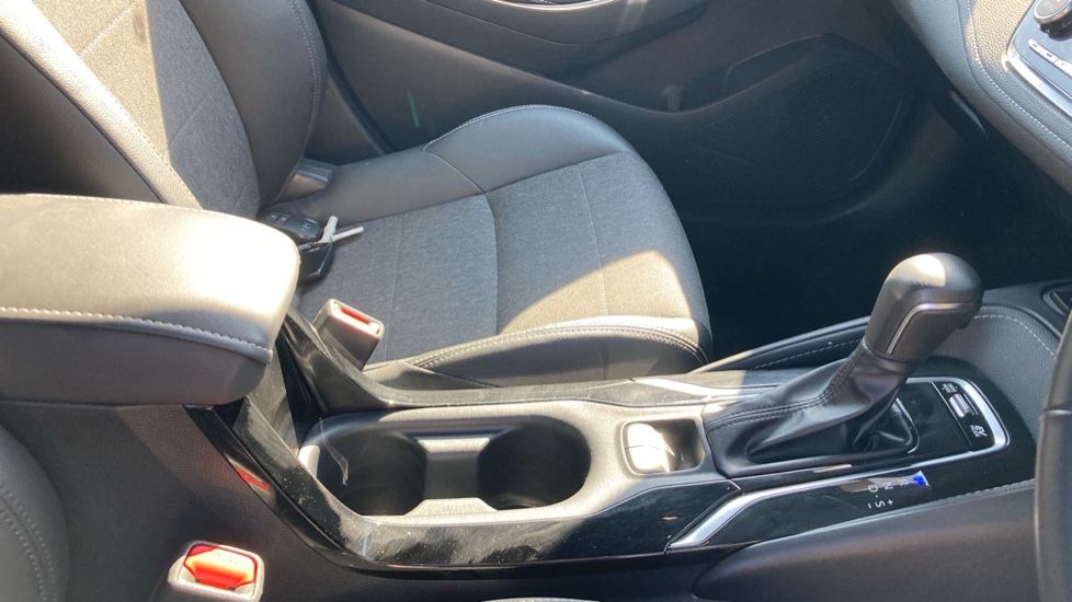 Toyota Corolla 2.0 Hybrid Design 5dr CVT Hybrid Hatchback - Image 18
