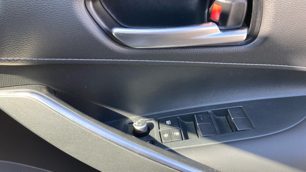 Toyota Corolla 2.0 Hybrid Design 5dr CVT Hybrid Hatchback - Image 20