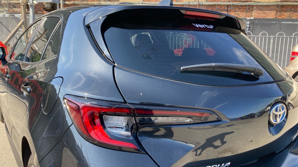 Toyota Corolla 2.0 Hybrid Design 5dr CVT Hybrid Hatchback - Image 21