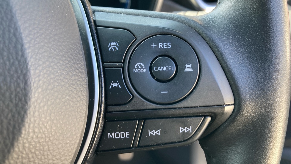 Toyota Corolla 2.0 Hybrid Design 5dr CVT Hybrid Hatchback - Image 30