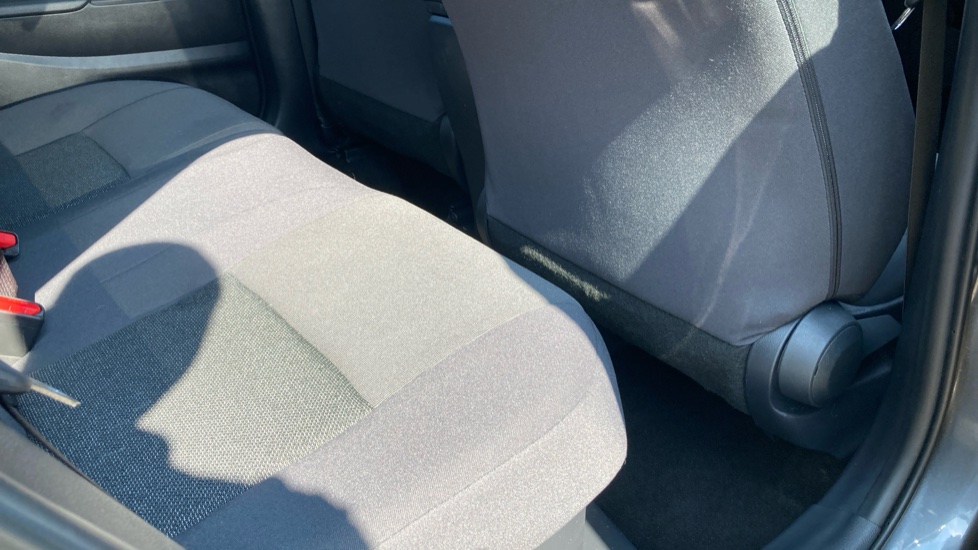 Toyota C-HR 1.8 Hybrid Icon 5dr CVT Hybrid Hatchback - Image 8