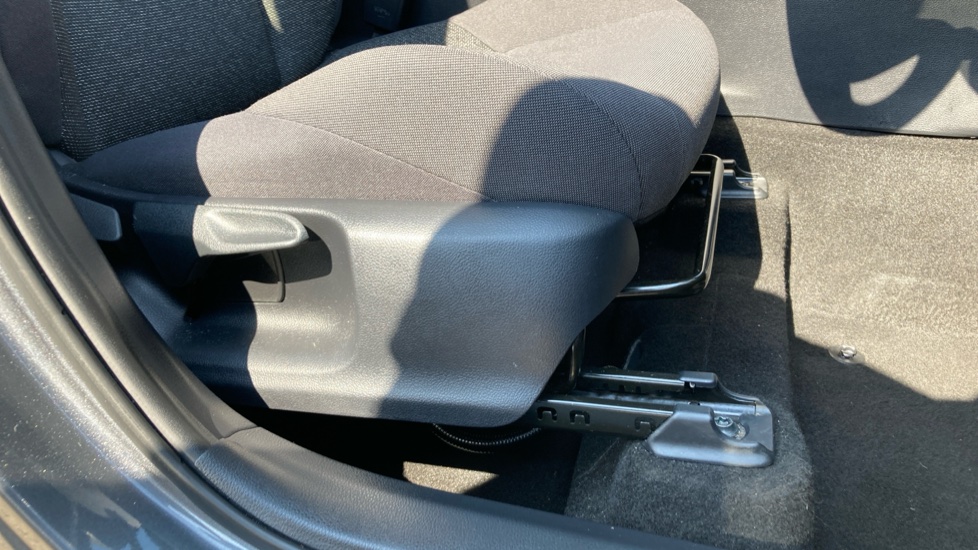 Toyota C-HR 1.8 Hybrid Icon 5dr CVT Hybrid Hatchback - Image 17