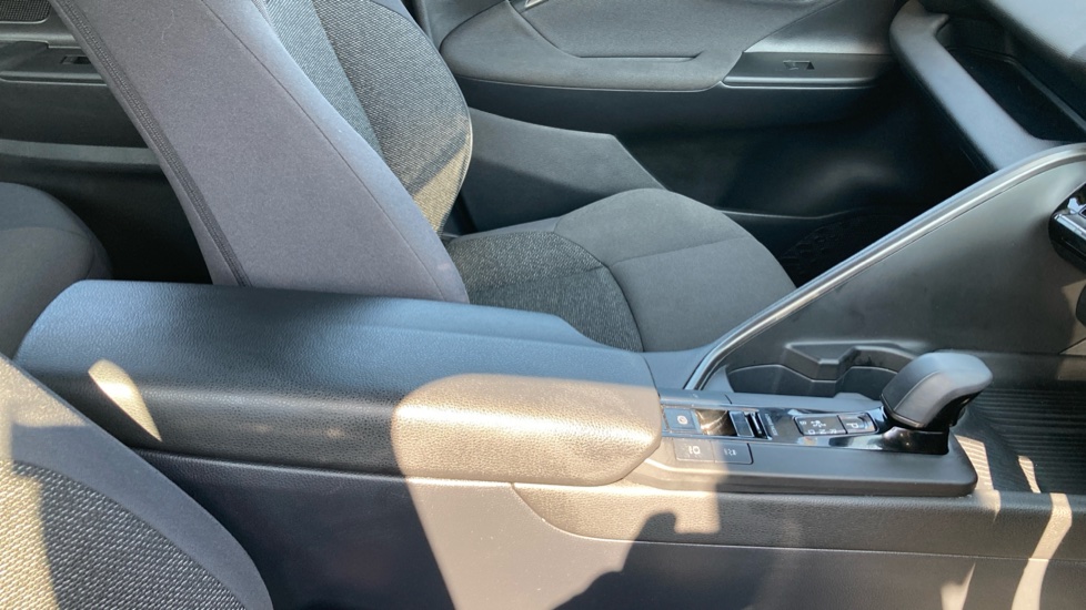 Toyota C-HR 1.8 Hybrid Icon 5dr CVT Hybrid Hatchback - Image 18