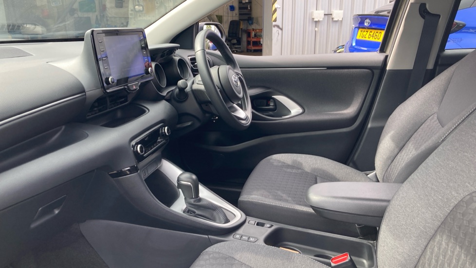 Toyota Yaris 1.5 Hybrid Design 5dr CVT Hybrid Hatchback - Image 5